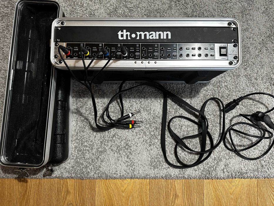 Behringer DI800(direct box activ) 8 canale + case 2U Thomann