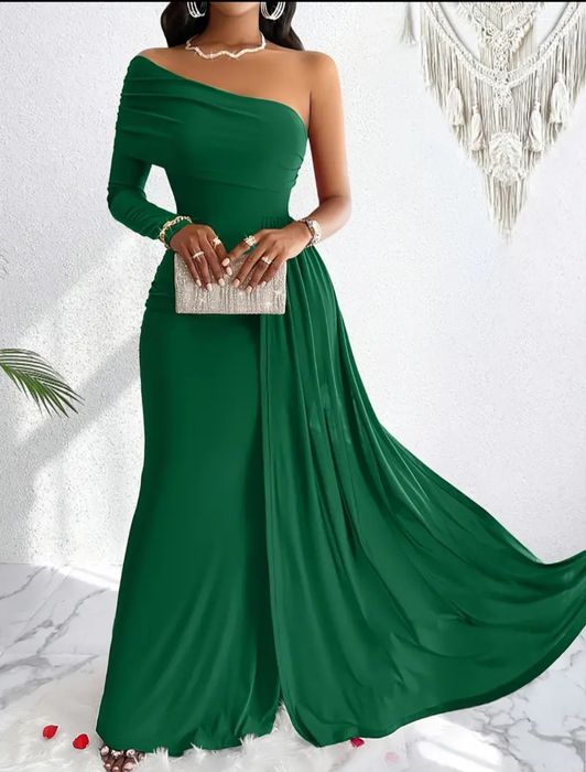 РАЗПРОДАЖБА на нови официални бални рокли