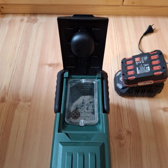 Cafetieră pe acumulator