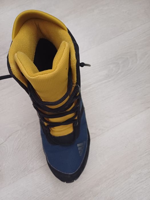 Зимни обувки Adidas climaheat