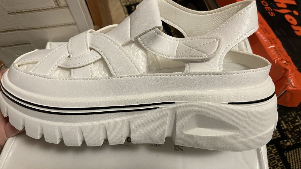 Продам сандалик размер 40