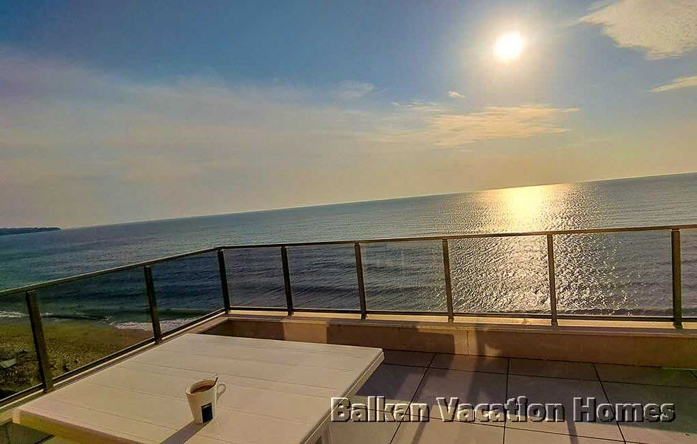 Луксозен апартамент на брега на морето в Обзор