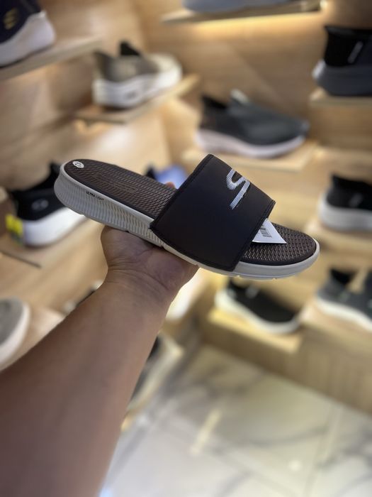 скичерс тапочкаси 180 минг