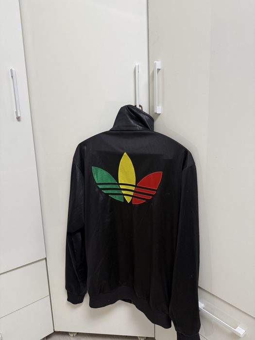 Adidas chile 62.