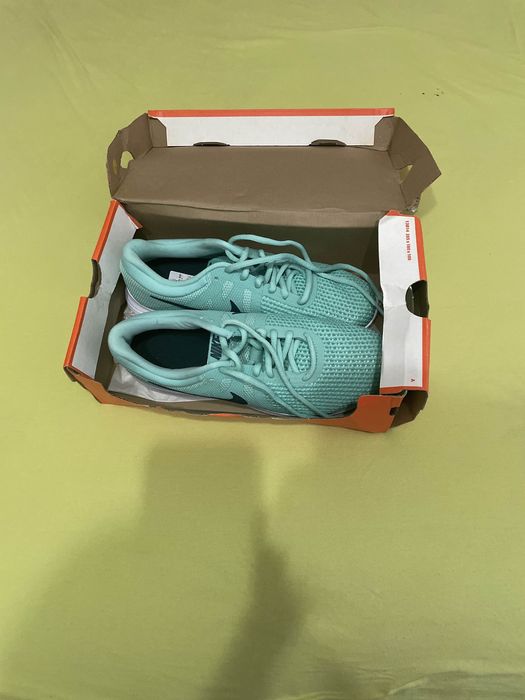 Маратонки NIKE Revolution 4 НОВИ