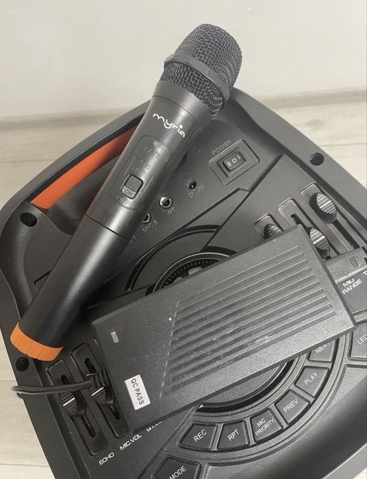 Vand boxa myria cu microfon si incarcator