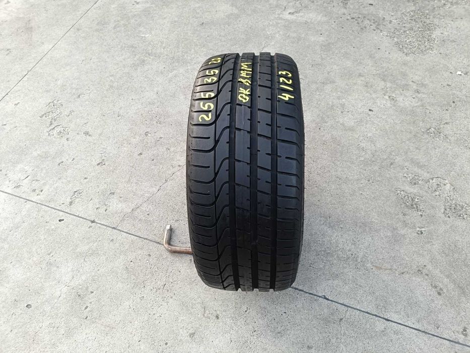 O anvelopa de vara 255 35 20 pirelli p zero profil 8 mm dot 4123