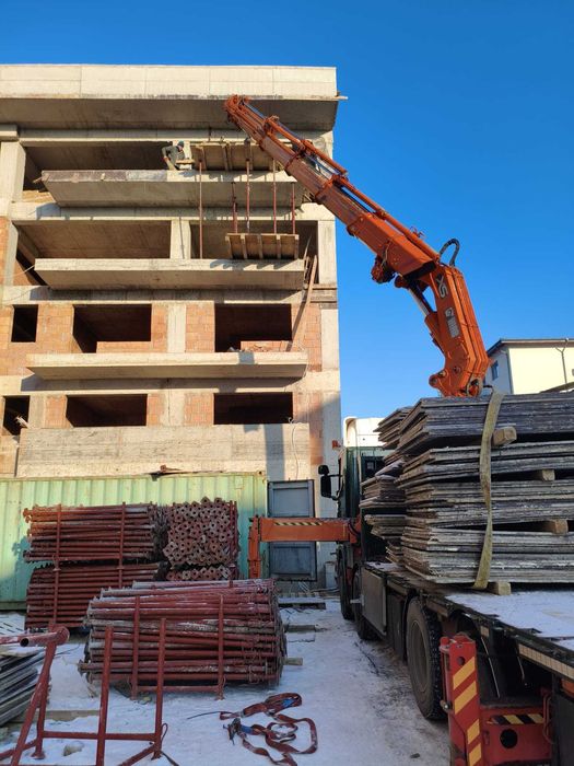 Servicii transport marfuri generale, camion cu macara