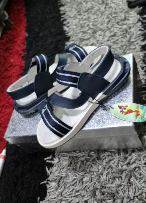 Детские новые сандали