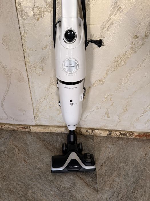 Aspirator vertucal rowenta