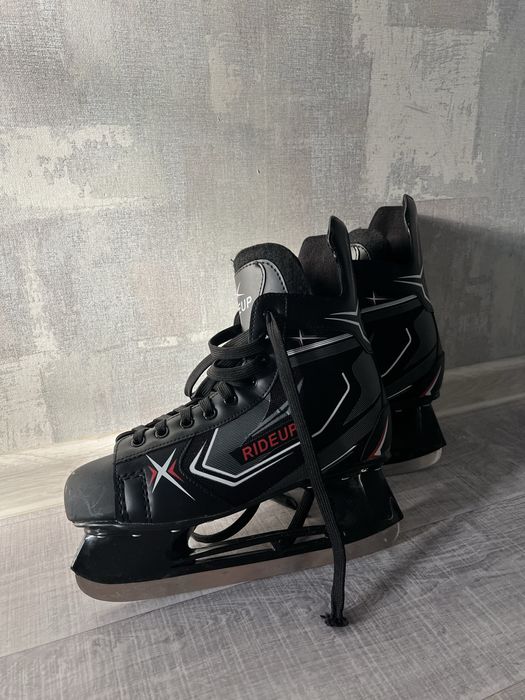 Коньки хоккейные