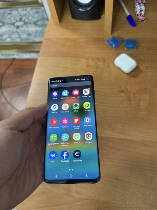 Продам смартфон Samsung Galaxy S10