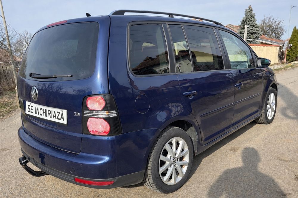 Închiriez VW Touran 7 locuri – Diesel, consum mic