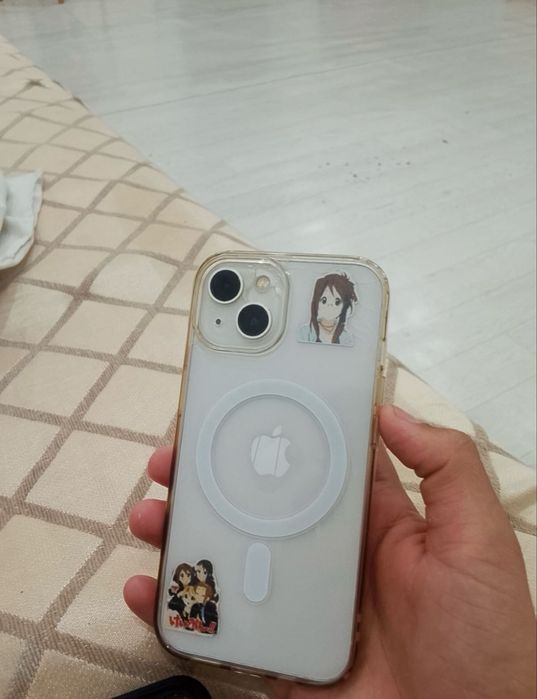 продам IPhone 13