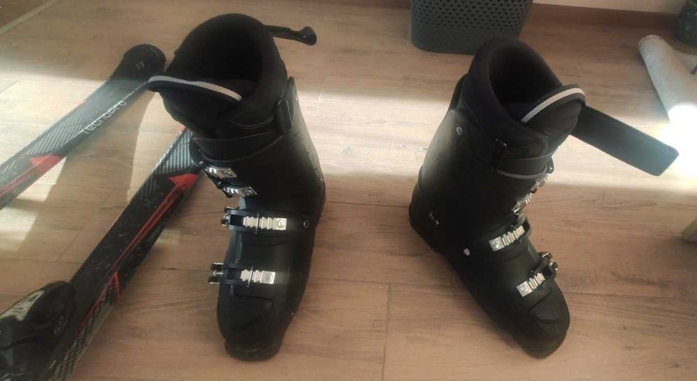 Комплект ски, ски обувки, автомати и щеки