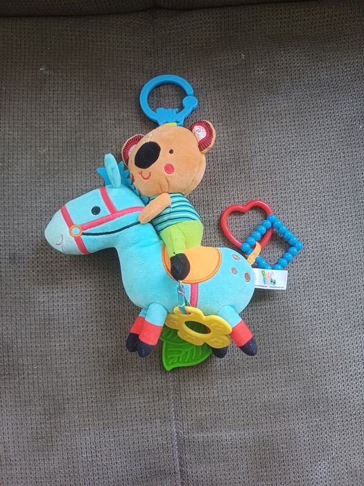 Музикална въртележка за кошара WinFun с лампа-прожектор и др. играчки