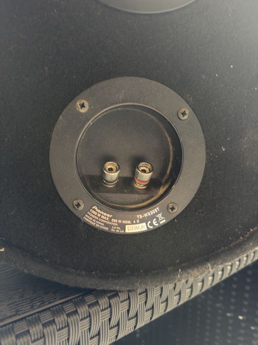 Бас каса Pioneer 12ка с усилвател!!