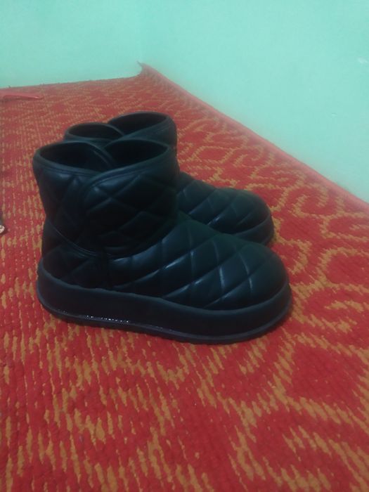 Xitoy etigi  sotiladi. sifatiga gab yuq 38 razmeri