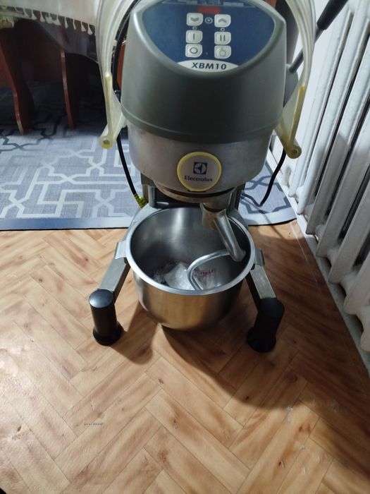 Тестомесильные машинка