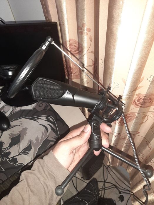 Продам микрофон trust