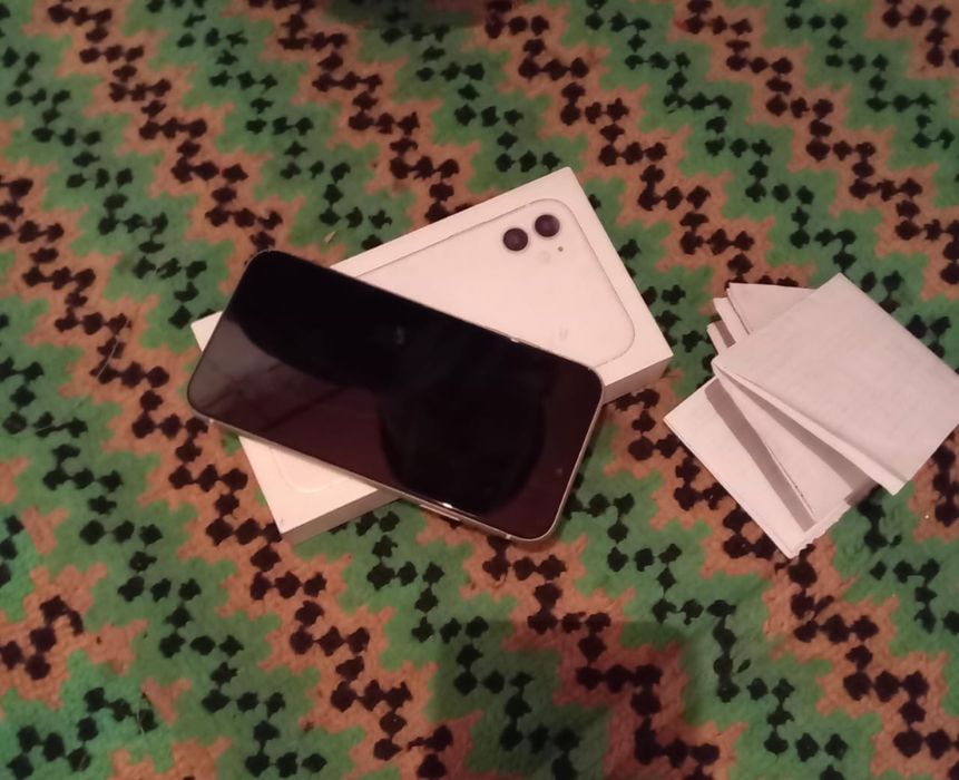 продам айфон 11 все идалные состаяние