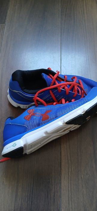 Adidasi fete, Under Armour  mărimea 39, sunt foarte frumoși, fără nici