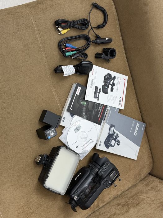 Canon XA 10 камера