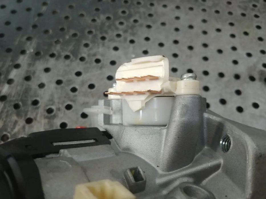 contact cu cheie  toyota verso r2 -0f030