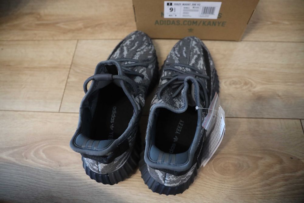 Yeezy 350 v2 Dark Salt 41