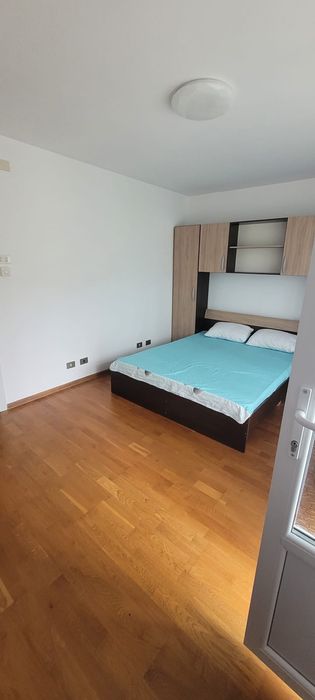 Dau in chirie un spartament cu 2 camere in precista renovat total  300€ pe luna