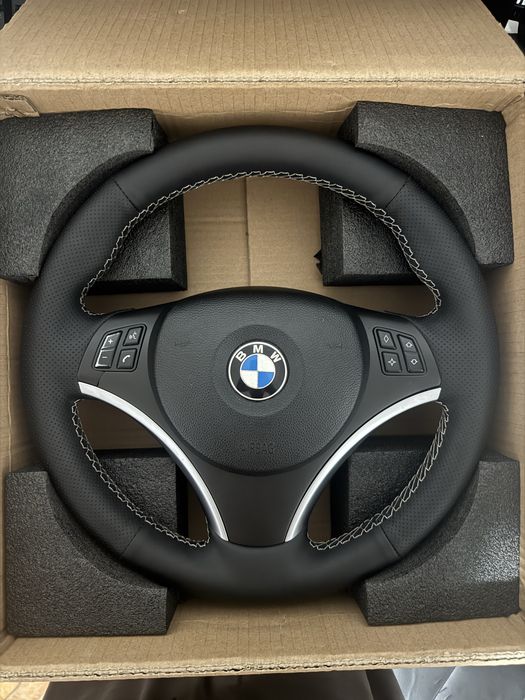 Volan Sport BMW E90 E91 E92 E93 E87 E81 E88 E82 - Complet cu Airbag