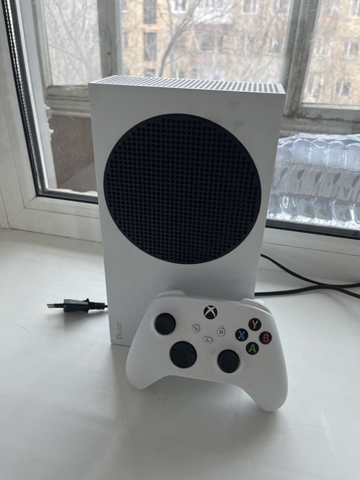 Xbox series S с геймпадом