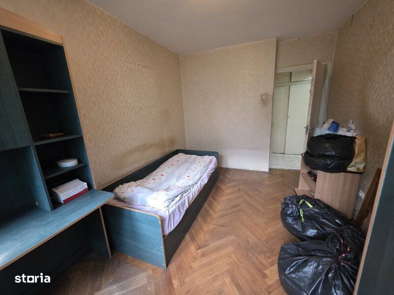 Piata Muncii, 5 minute metrou, chiar pe Basarabia, stradal,