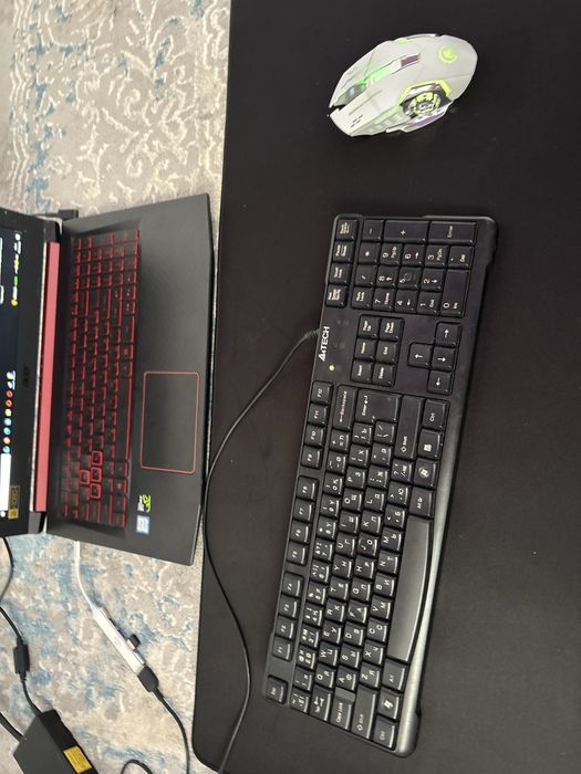 Ноутбук игровой.