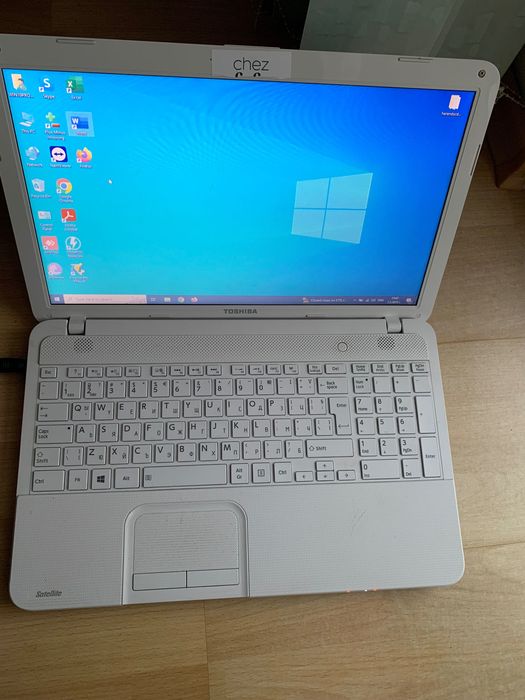 Лаптоп TOSHIBA 15 инча лаптоп INTEL