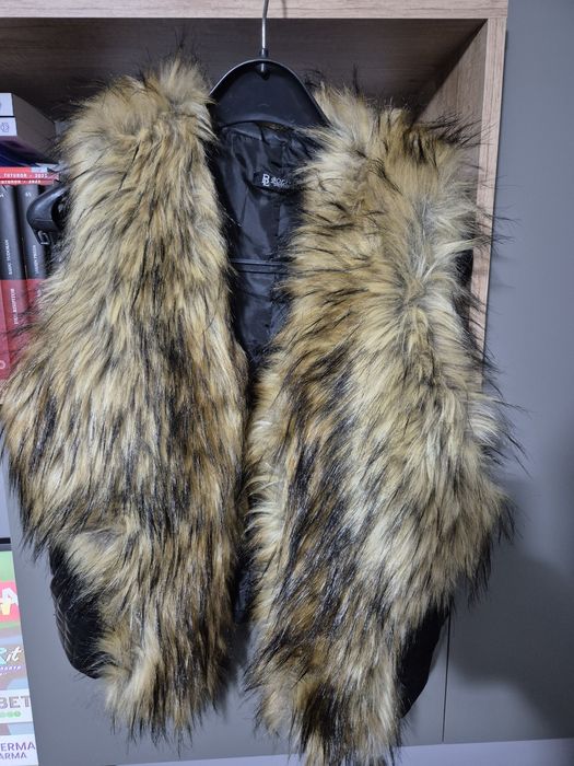 Vand vesta noua din blană