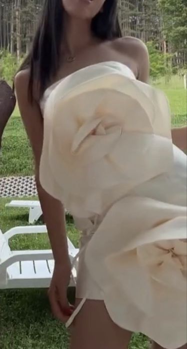 LBD актуална бяла рокля