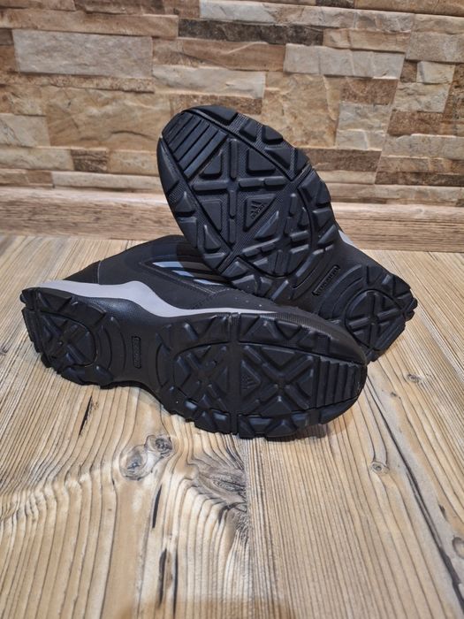 Продавам маратонки Adidas terrex 37