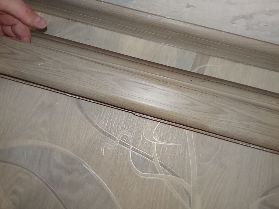 Продам плинтуса напольные