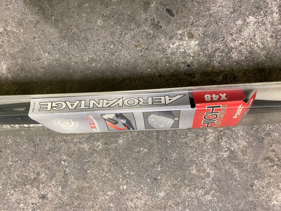 Продавам автомобилна чистачка “Champion”