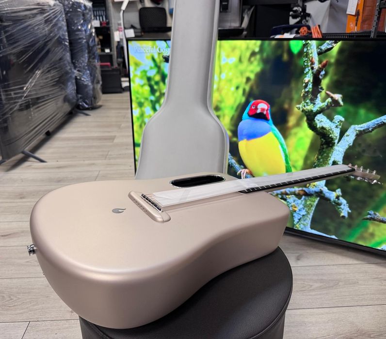 Amanet F28 : Chitară electro-acustică  Lava ME 4  Carbon 38" Airflow Bag NOU