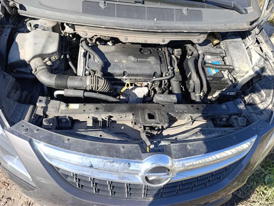 Продавам OPEL ZAFIRA на части 2013г 1.6i turbo 150 к.с
