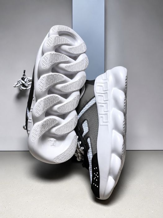 Versace chain reaction