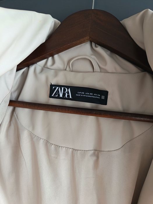 Vând geaca dama noua