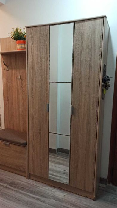 Комплект от антре със закачалки и гардероб с отделения за обувки