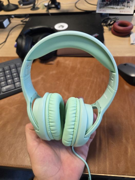 Слушалки с микрофон