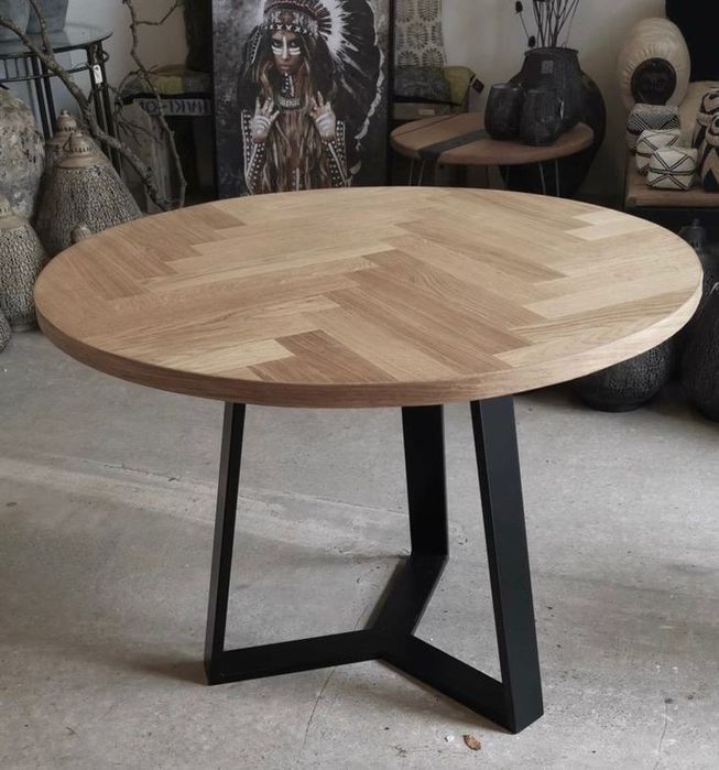 Обеденные и рабочие столы