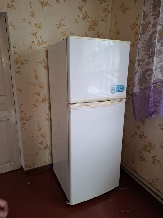 Продам холодильник LG