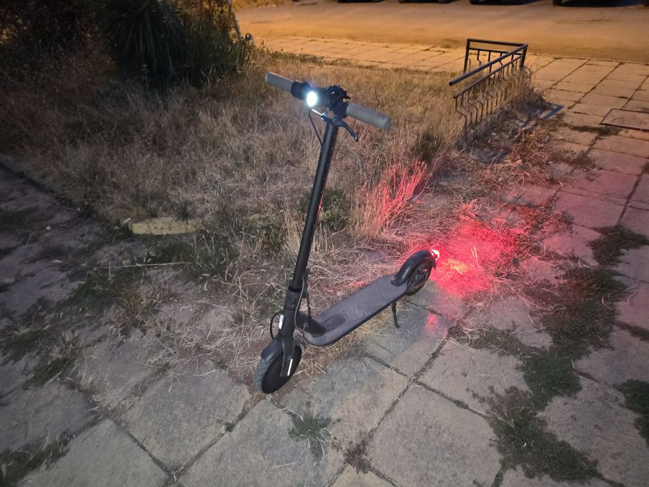 Продавам електрическа тротинетка Xiaomi Mi Electric Scooter 1S