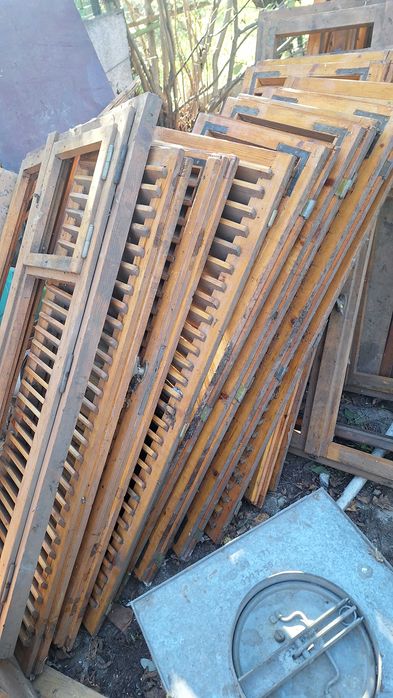 Дървена дограма с капаци (ново)